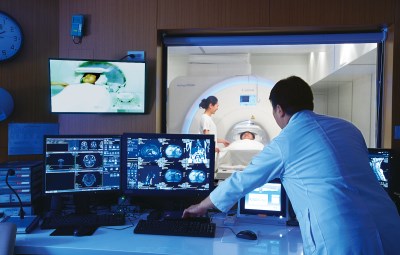 大腦中樞會傳遞脹尿感,所以夜尿過於頻繁,也可能是腦部病變或中風導致,最好做腦部斷層掃描等精細檢查。 大腦中樞會傳遞脹尿感,所以夜尿過於頻繁,也可能是腦部病變或中風導致,最好做腦部斷層掃描等精細檢查。