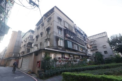 位於永和區中正路283巷的公寓,是許慶鐘創業後興建的第一批公寓。 位於永和區中正路283巷的公寓,是許慶鐘創業後興建的第一批公寓。