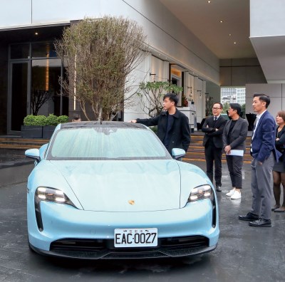 許峻豪創立鑫建築品牌後,引進國際建築規劃及建材配備,並與保時捷車商合作,創新銷售模式。 許峻豪創立鑫建築品牌後,引進國際建築規劃及建材配備,並與保時捷車商合作,創新銷售模式。