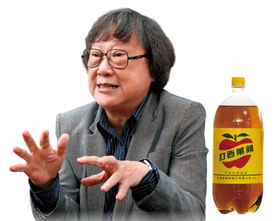 出身百貨界的孫幼英,向本刊娓娓道來她被鴻源破產管理人找去管理大飲,進而取得蘋果西打配方與經營之路。 image