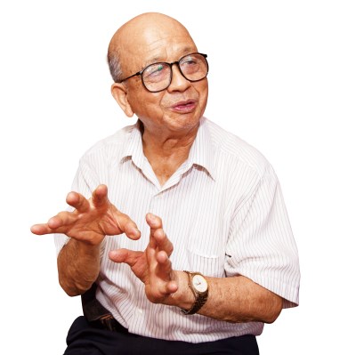 「啟天宮」資深顧問阿善師說,廟內供奉的軟身媽祖,手指關節會動,為相當罕見的藝品級神像。 「啟天宮」資深顧問阿善師說,廟內供奉的軟身媽祖,手指關節會動,為相當罕見的藝品級神像。