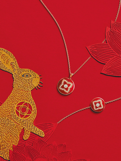 De Beers在中國年節主打Enchanted Lotus玫瑰金與紅色琺瑯鑽石項鍊與手鍊。（De Beers提供）