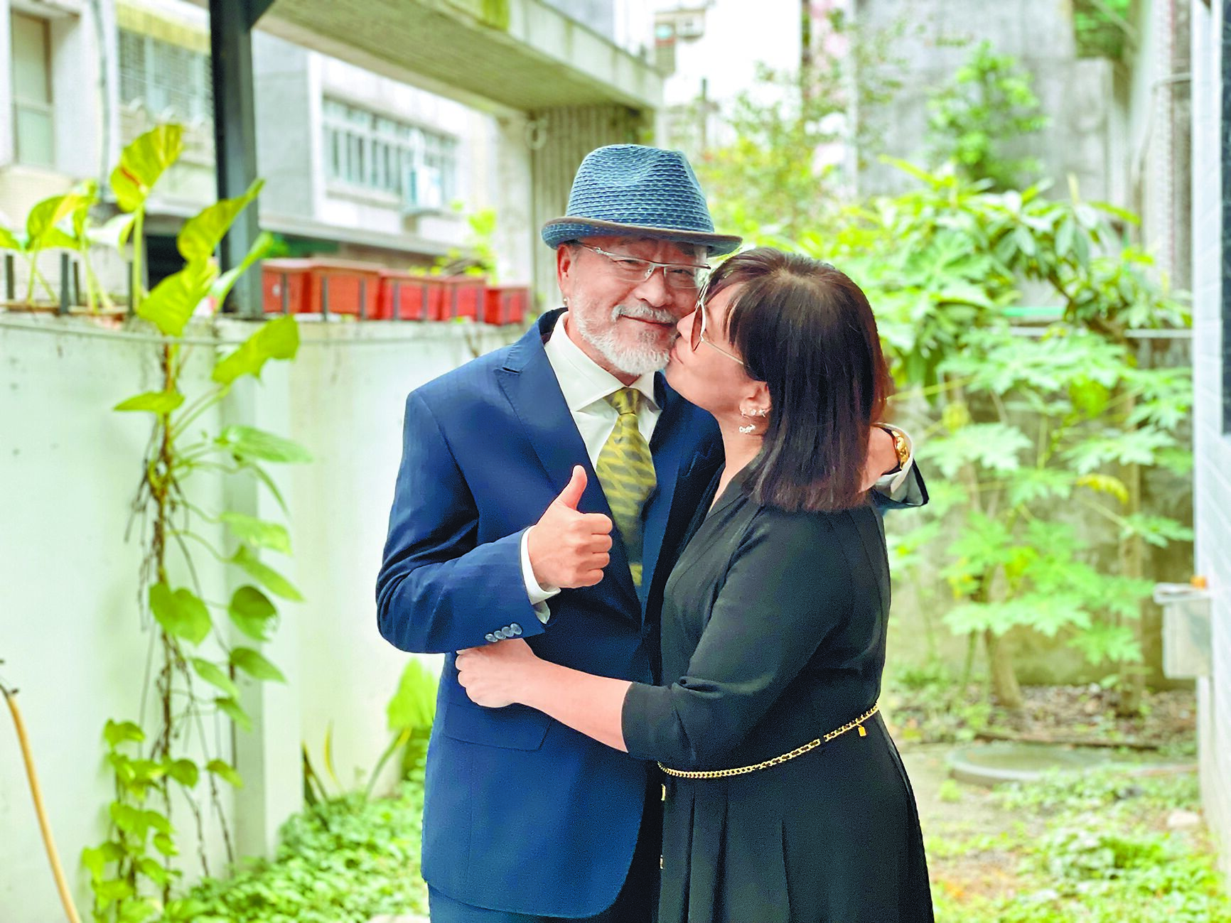 資深藝人班鐵翔(左)在老婆Celine力挺下,13日宣布與友人一起合作成立「大咖AI複製人」公司。(林淑娟攝) image