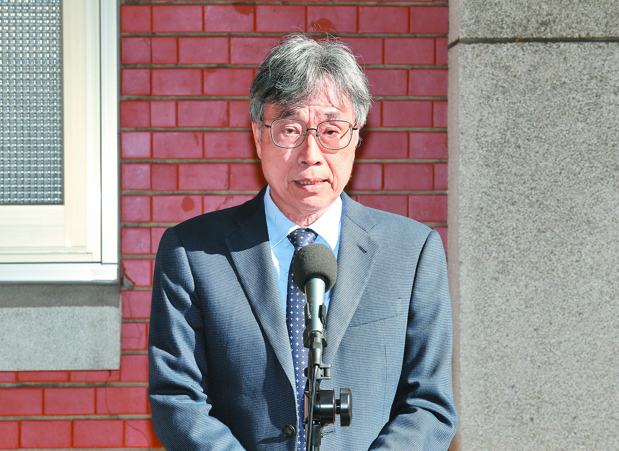 農業部代理部長陳駿季22日出席立法院經濟委員會,針對蛋價可能持續下探,陳表示國內的雞蛋,還是維持每天供應2400萬顆上下,已經滿足國內需求。(姚志平攝) image