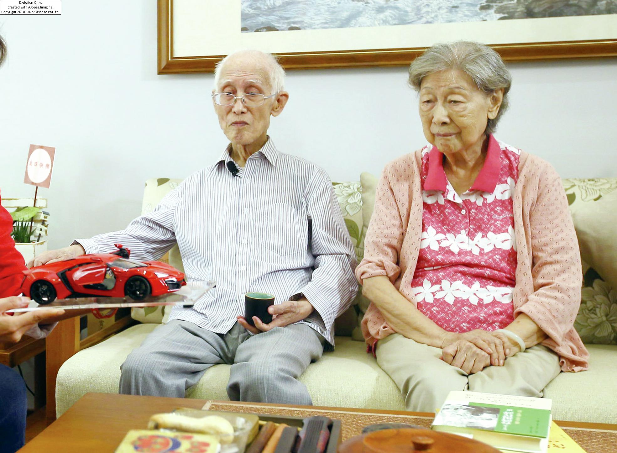 知名詩人余光中(左)的妻子范我存(右),日前病逝,享壽92歲。(本報資料照片) image