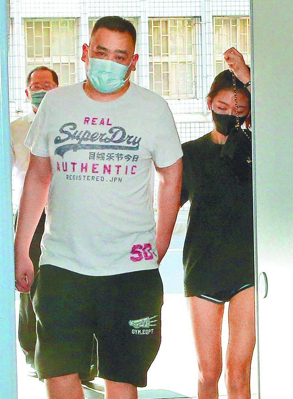 竹聯幫成員李振豪(左)涉及台版柬埔寨電信詐欺,今年4月被台北地院判刑18年,檢方清查其他受害者後,再依買賣人口等罪追加起訴,北院再將李判刑18年。(本報資料照片) image