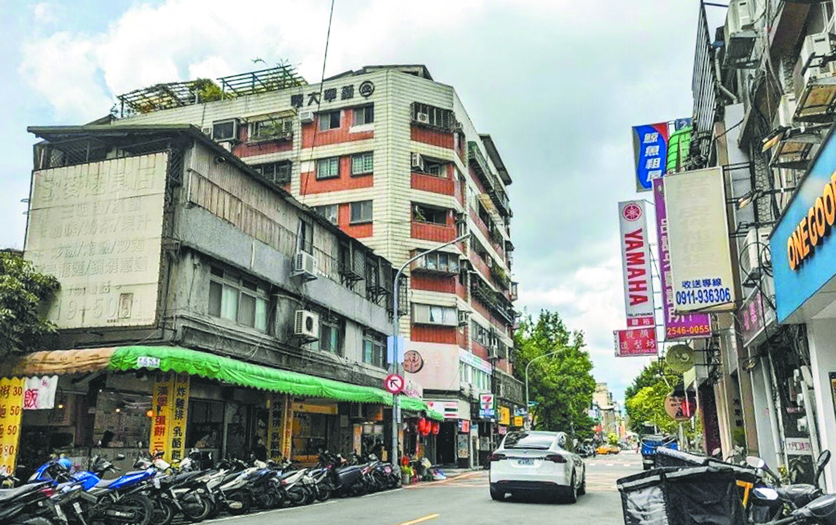 台北市屋齡30年以上房屋高達10萬棟,民進黨議員何孟樺指出,北市祭出「外牆拉皮補助」近4年僅2案通過申請,龜速拉皮需要1萬年以上才能改善市容。(本報資料照片) image