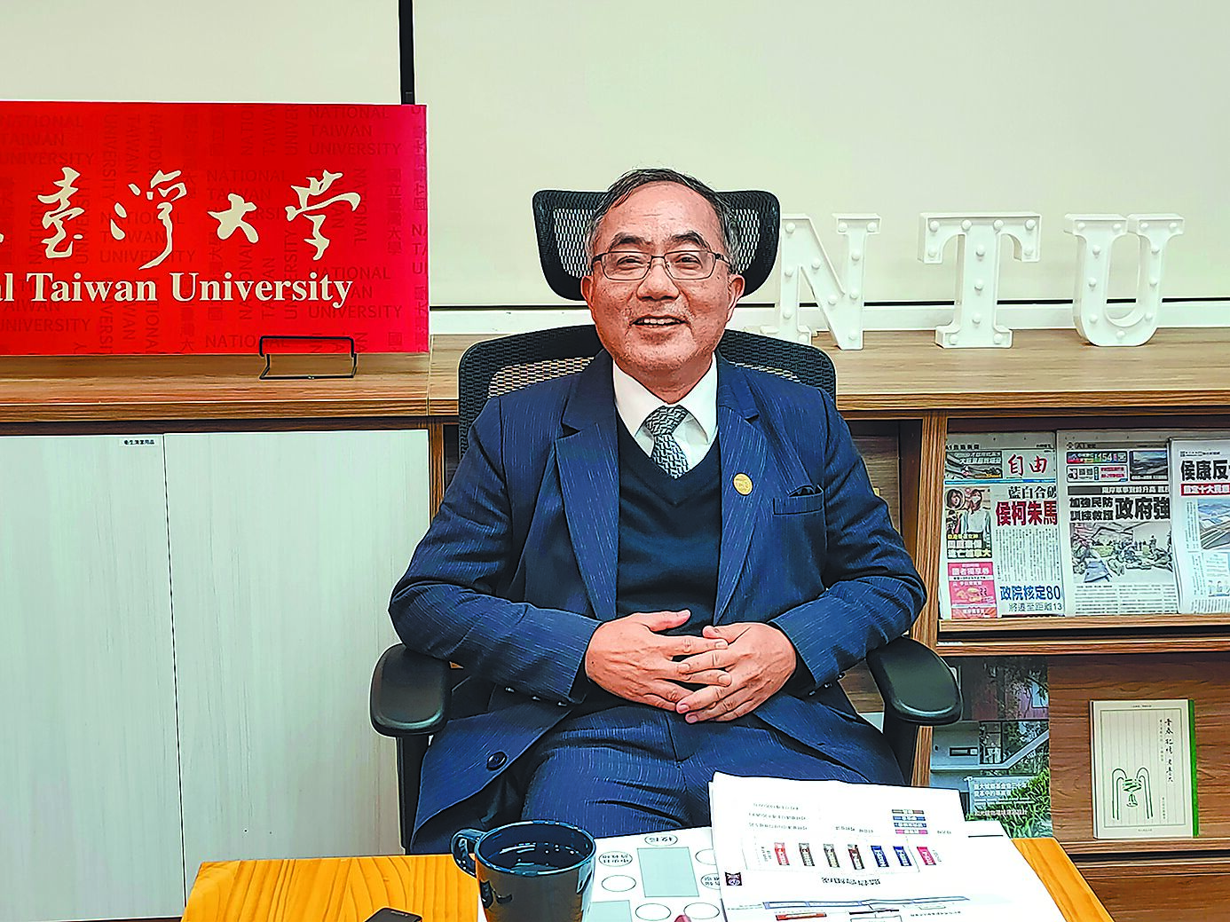 台大5日舉行國際政經學院說明會,校長陳文章說明會議進度。(李侑珊攝) image