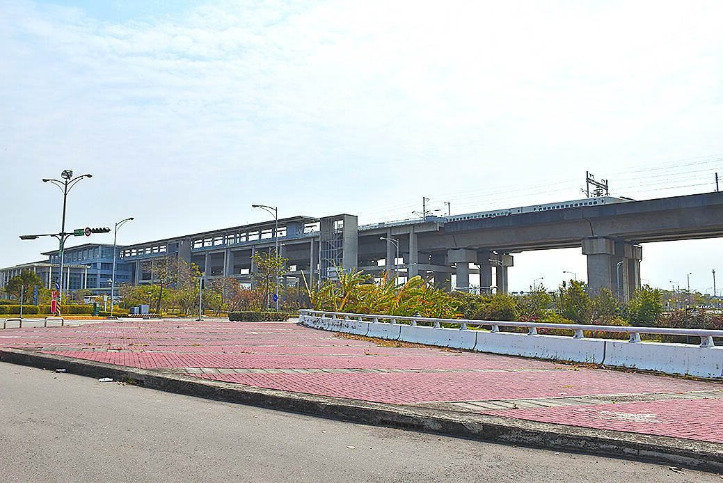苗栗縣前主計處長陳榮貴指出,毛治國曾協調高鐵基金購買高鐵站特區土地,卻被時任民進黨立委葉宜津擋掉。(謝明俊攝) image