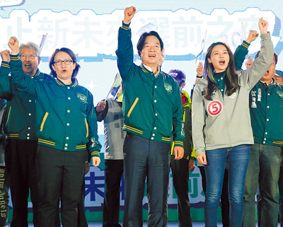 新北市十二選區尋求連任的民進黨立委賴品妤(右)連任失利。地方人士認為,賴落選不意外。(本報資料照片) image
