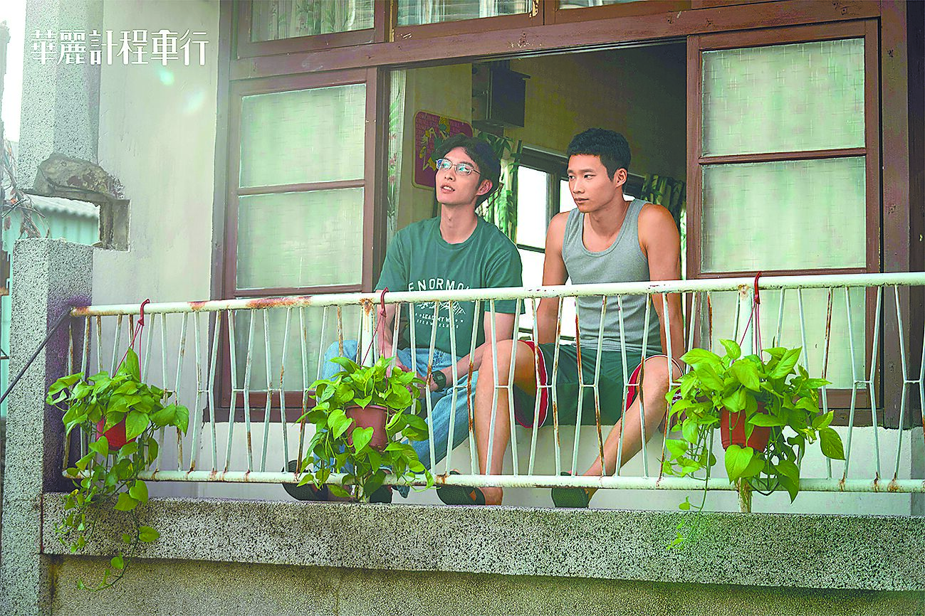 曹佑寧(左)和黃冠智戲裡是一對個性迥異的兄弟。(LINE TV、華視提供) 曹佑寧(左)和黃冠智戲裡是一對個性迥異的兄弟。(LINE TV、華視提供)