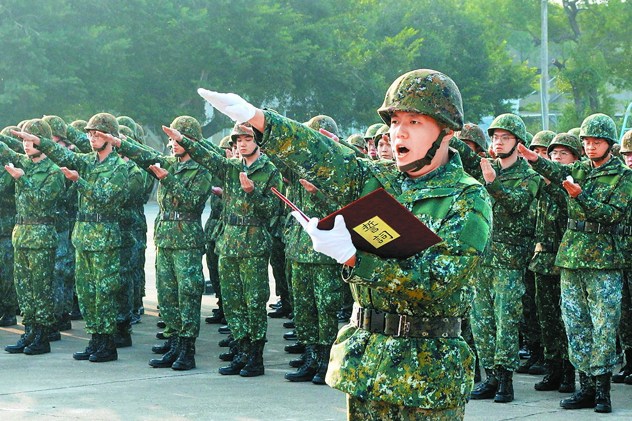 一年期義務役男今天入伍,國防部規畫復徵義務役士官,預計有1000人將晉升下士。圖為陸軍軍事訓練開訓的畫面。(軍聞社) image