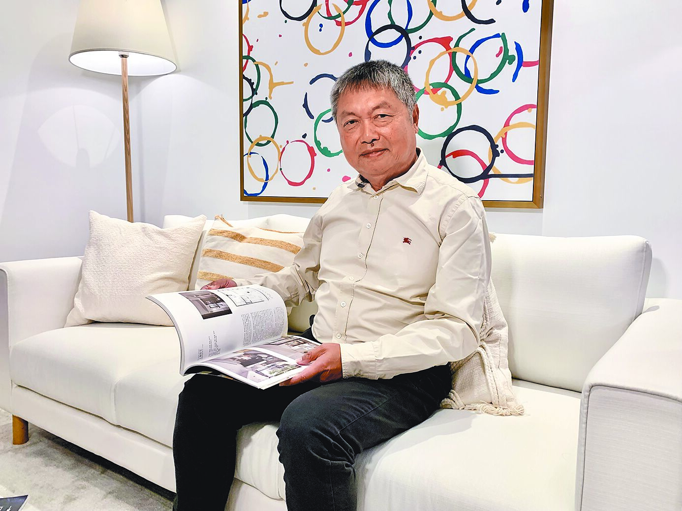 永龍建設營運長吳福明從事建築產業超過半世紀,時常進出國外參訪學習,並將所觀察到的運用到公司建案,在台南成為領導建築先驅的指標建設公司。(陳瑀倫攝) image