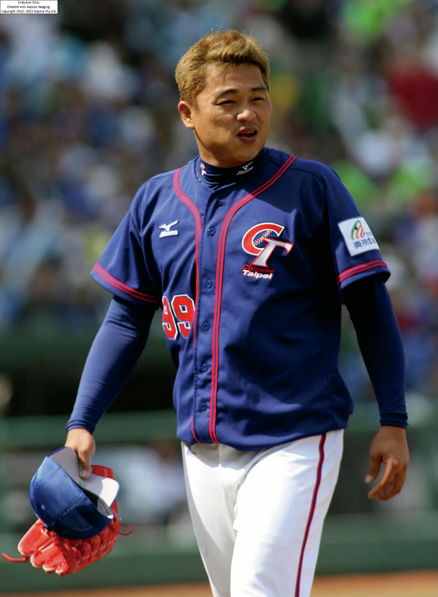 2008奧運棒球資格賽中華迎戰德國隊,中華隊先發投手張誌家主投5局被敲出5支安打無失分,圖為6局上張誌家被德國隊擊出安打退場休息。(本報資料照片) image