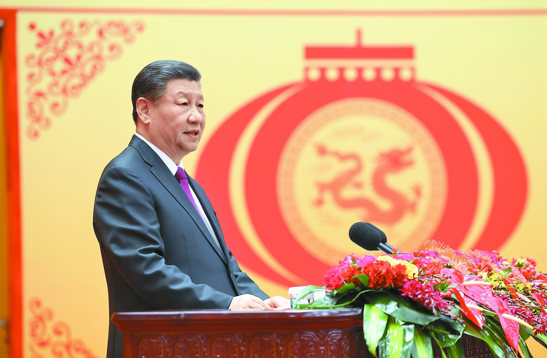 中共中央政治局2月29日就新能源技術與大陸的能源安全進行第十二次集體學習。中共總書記習近平強調,能源安全事關經濟社會發展全局。圖為中共中央國務院舉行春節團拜會。(新華社) image