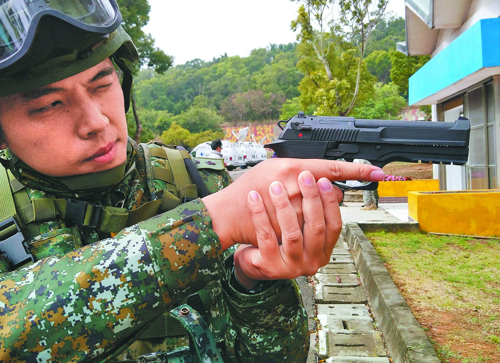 陸軍六軍團關渡地區指揮部18日進行射擊訓練期間,其中1枝T75K3手槍無法正常擊發,目視為槍管底部斷裂,幸好人員並無受傷。圖為資料照片。(本報資料照片) image