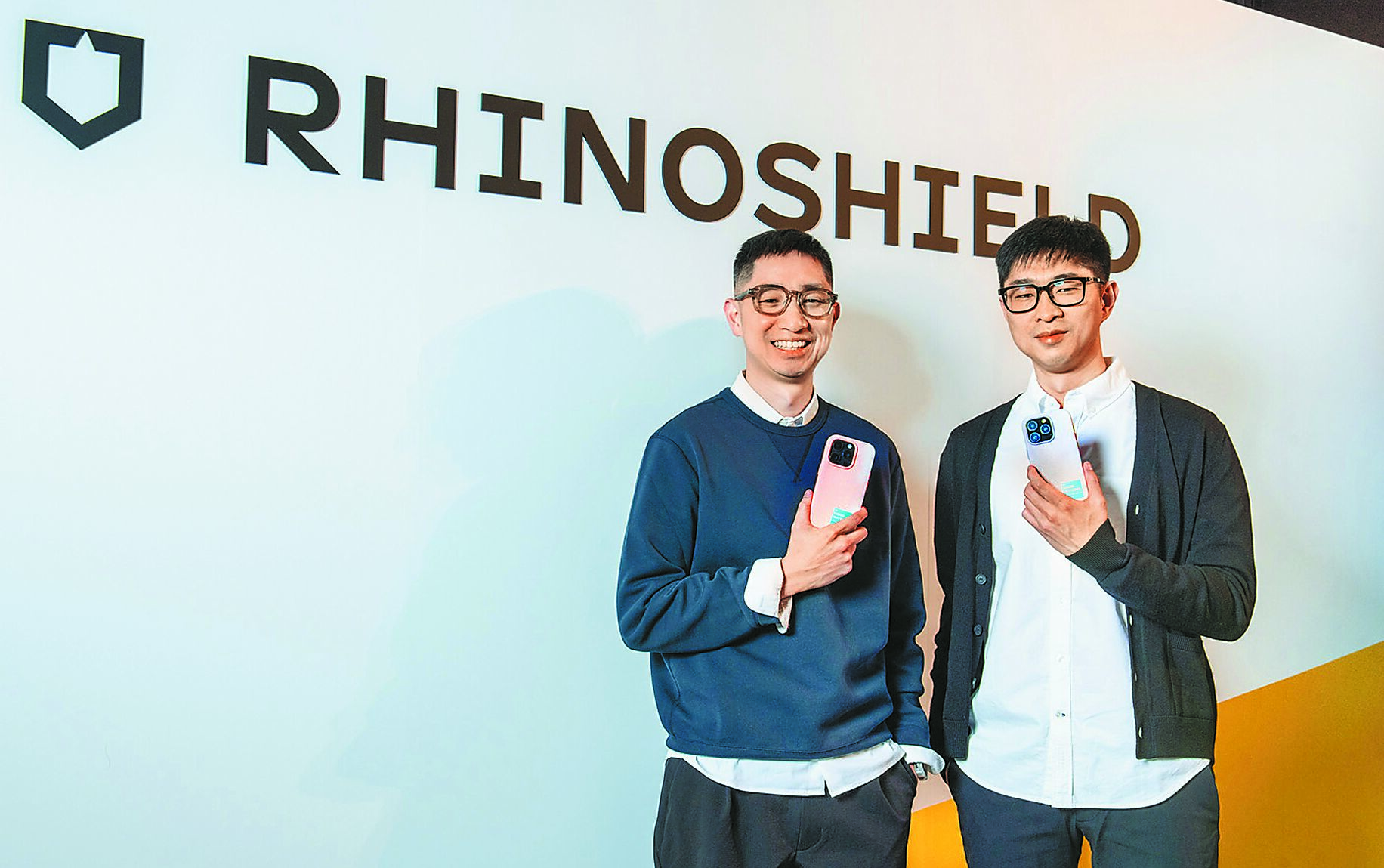 犀牛盾RHINOSHIELD共同創辦人王靖諭(左)、王靖夫(右)。(犀牛盾提供/黃琮淵台北傳真) image