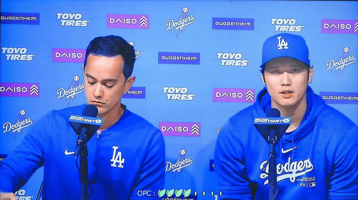 日本棒球旅美明星大谷翔平(右),首次公開說明前翻譯水原一平簽賭風波。(美聯社) image
