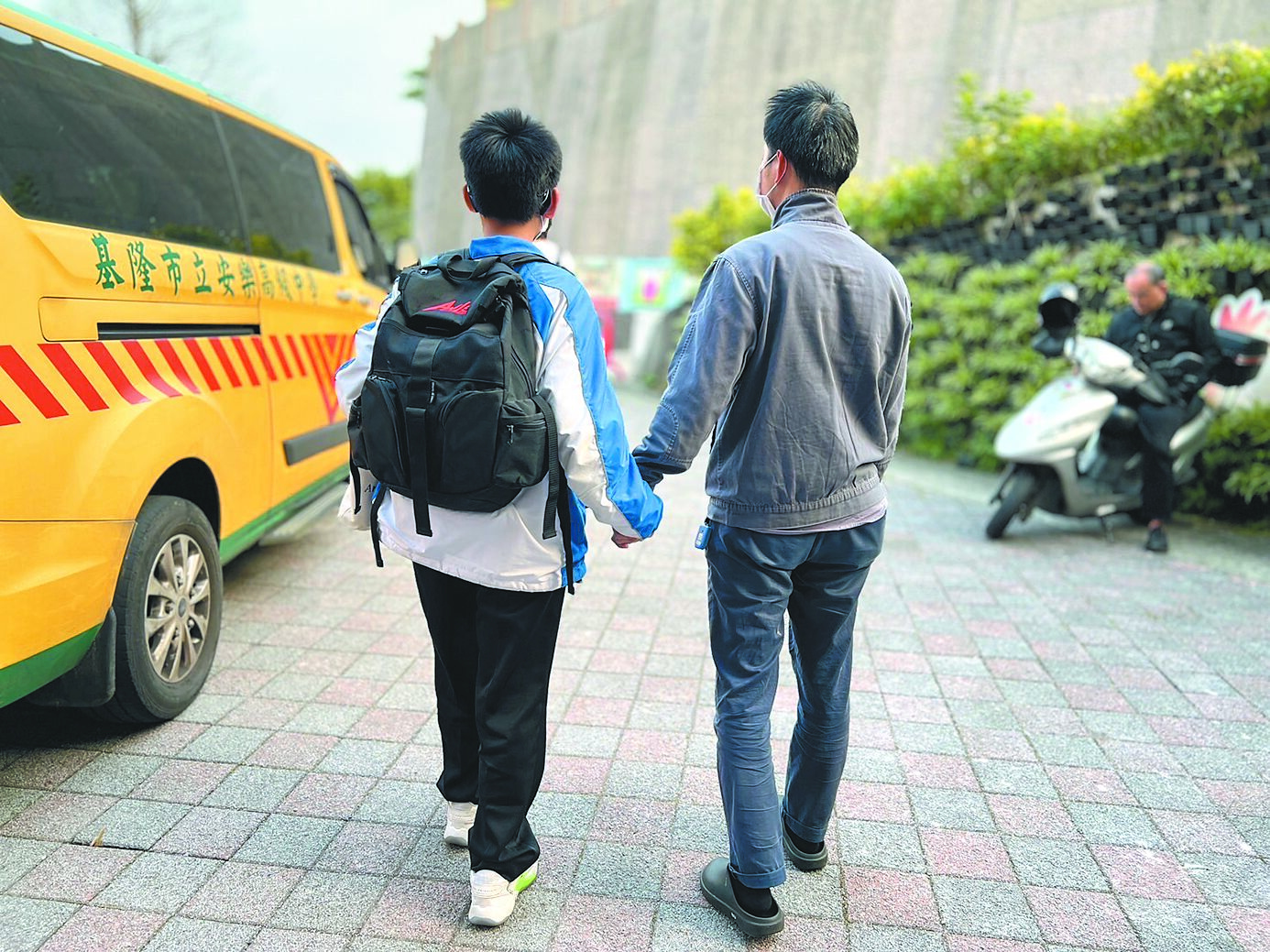 基隆市政府宣布自113學年度起,全市身心障礙學生交通補助費由原本每月補助500元加碼至1000元,並延長補助期程為10個月。(基隆市教育處提供/徐佑昇基隆傳真) image