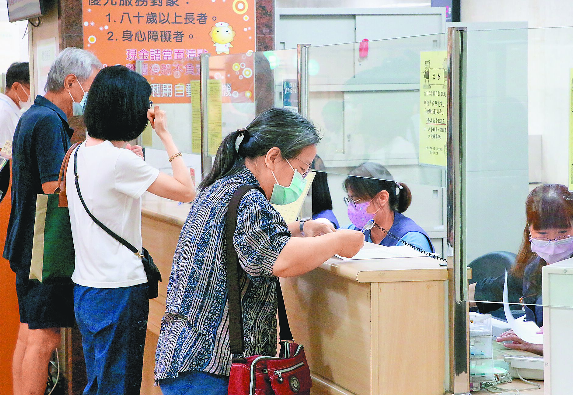 藍委提案修正《醫療法》,擬由縣市主管機關核定掛號費,以防醫療院所巧立名目收費。(本報資料照片) image