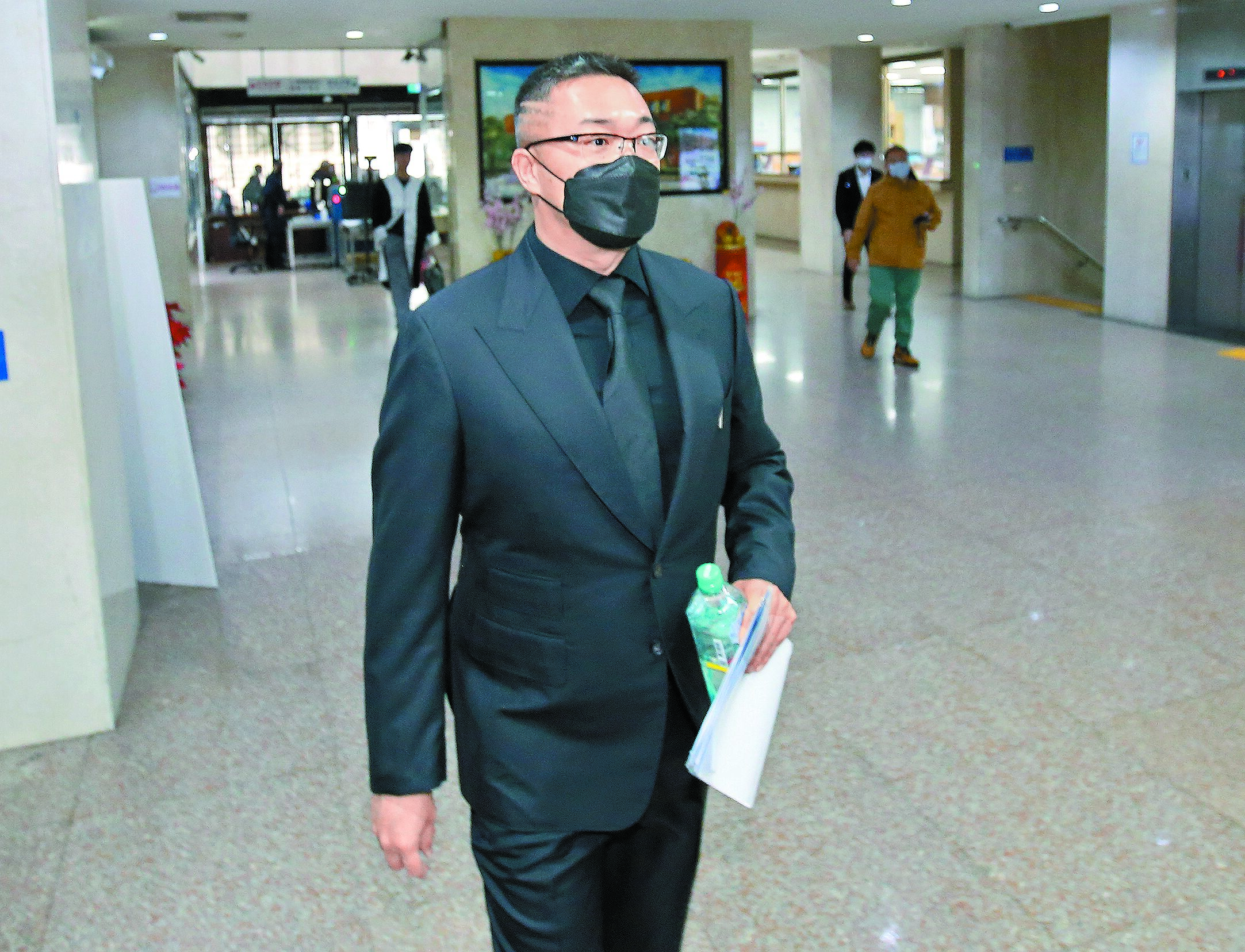名嘴朱學恒強吻台北市議員鍾沛君案,台北地方法院29日審結宣判,依強制猥褻罪判處朱有期徒刑1年2月。(本報資料照片) image