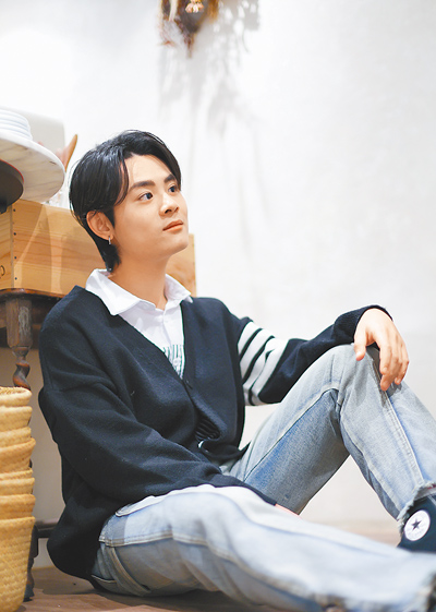 吳胤呈創作〈我不是你養的貓〉傾訴18歲初戀時的感受。(陳俊吉攝) image