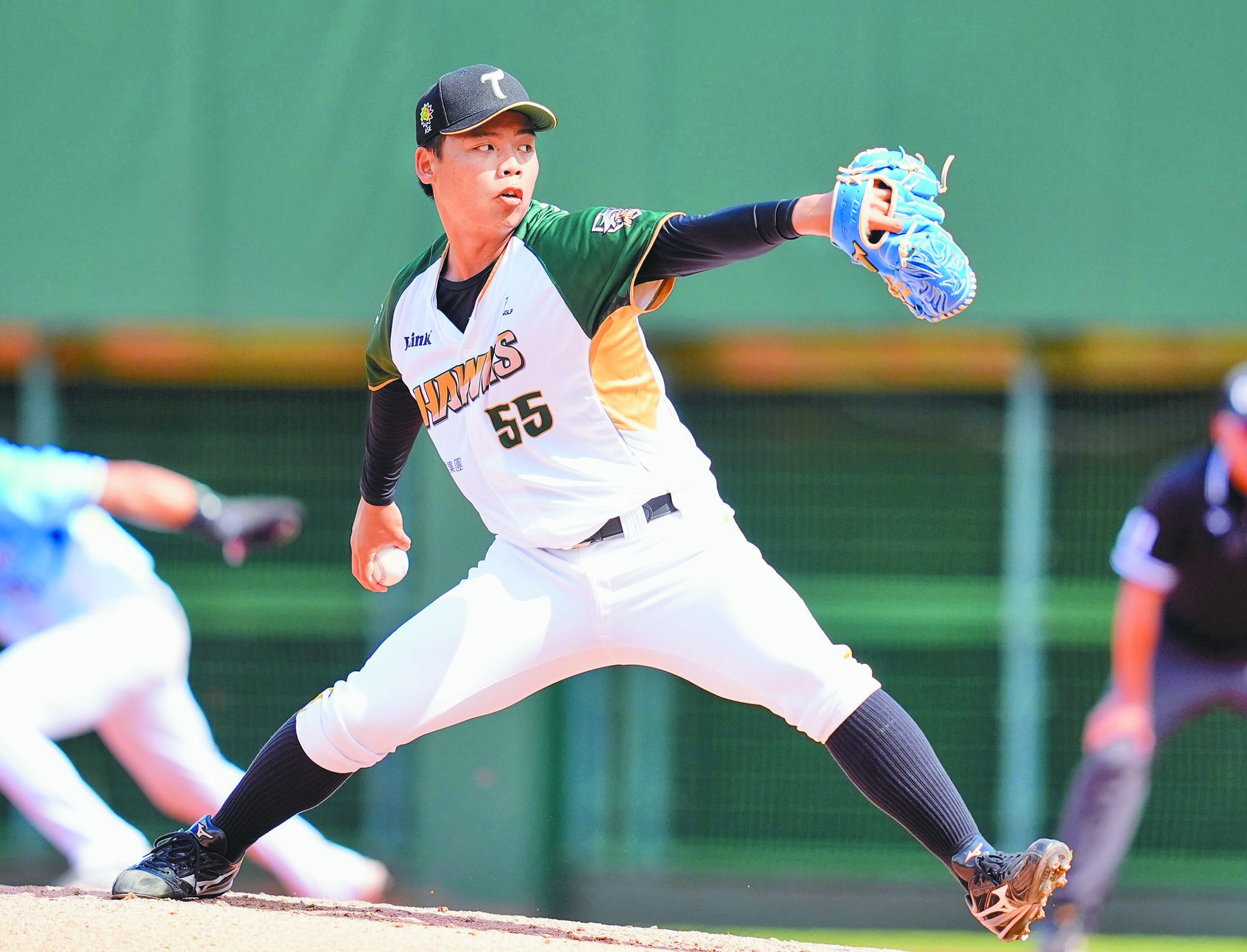 雄鷹先發投手伍祐城先發5局失5分(3責失),拿下生涯首勝。(台鋼雄鷹提供) image