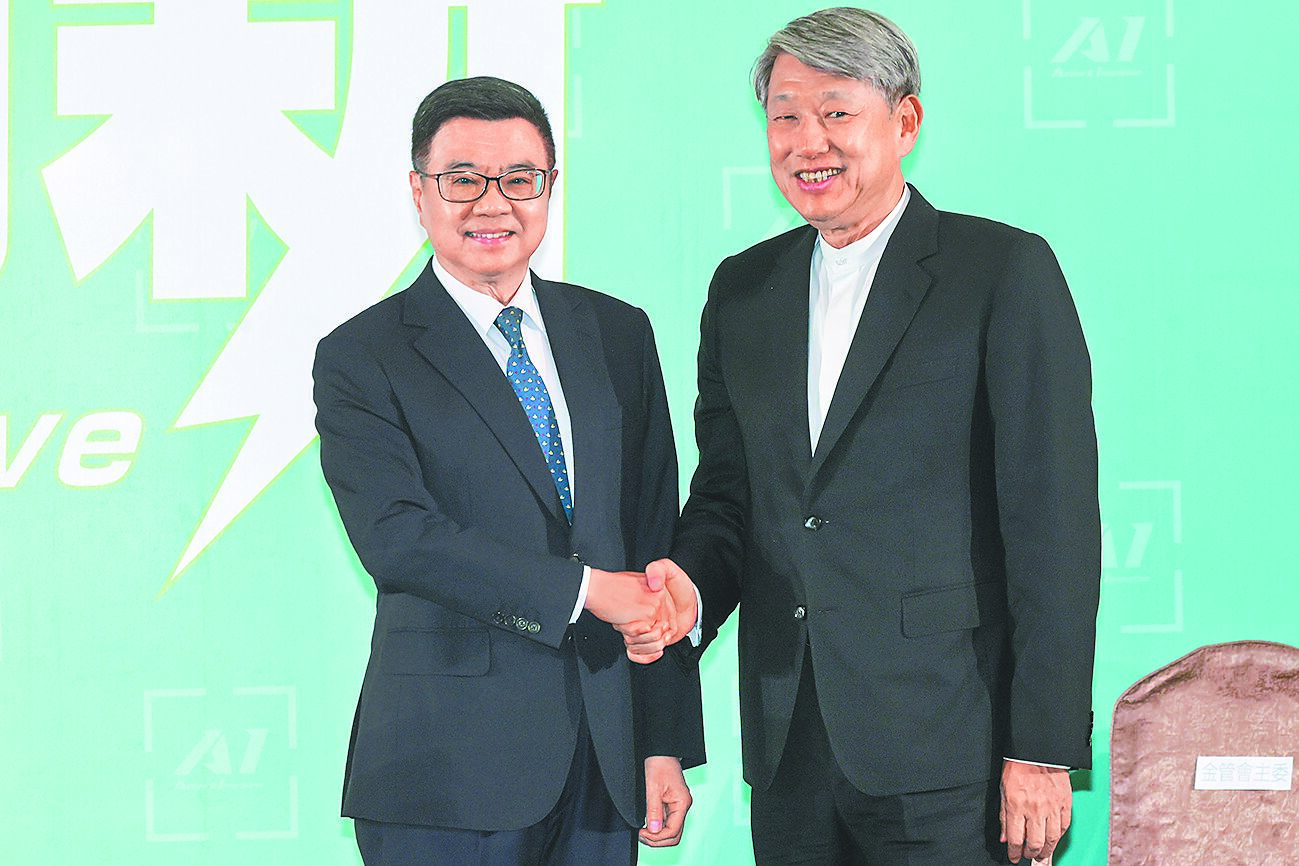 準閣揆卓榮泰(左)16日宣布將由郭智輝(右)接任經濟部長。(郭吉銓攝) image