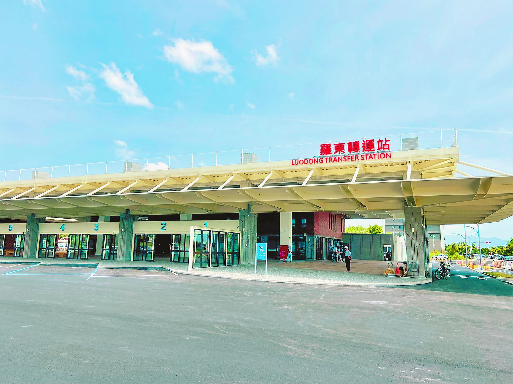 宜蘭縣政府斥資10.63億元興建全新羅東轉運站,目前已完工正在驗收,預計9月上旬啟用。(吳佩蓉攝) image