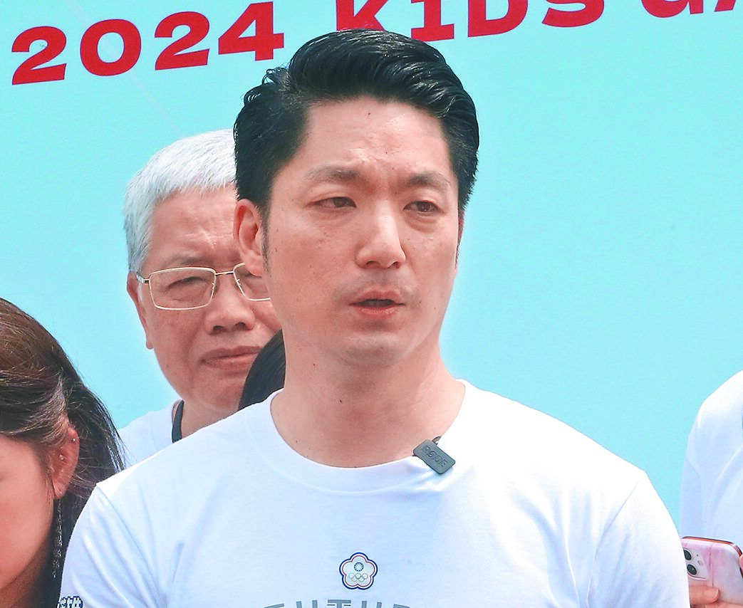 台北市長蔣萬安11日受訪時,對於有網紅在信義區大撒幣造成踩踏,他表示該怎麼辦就怎麼辦。(趙雙傑攝) image