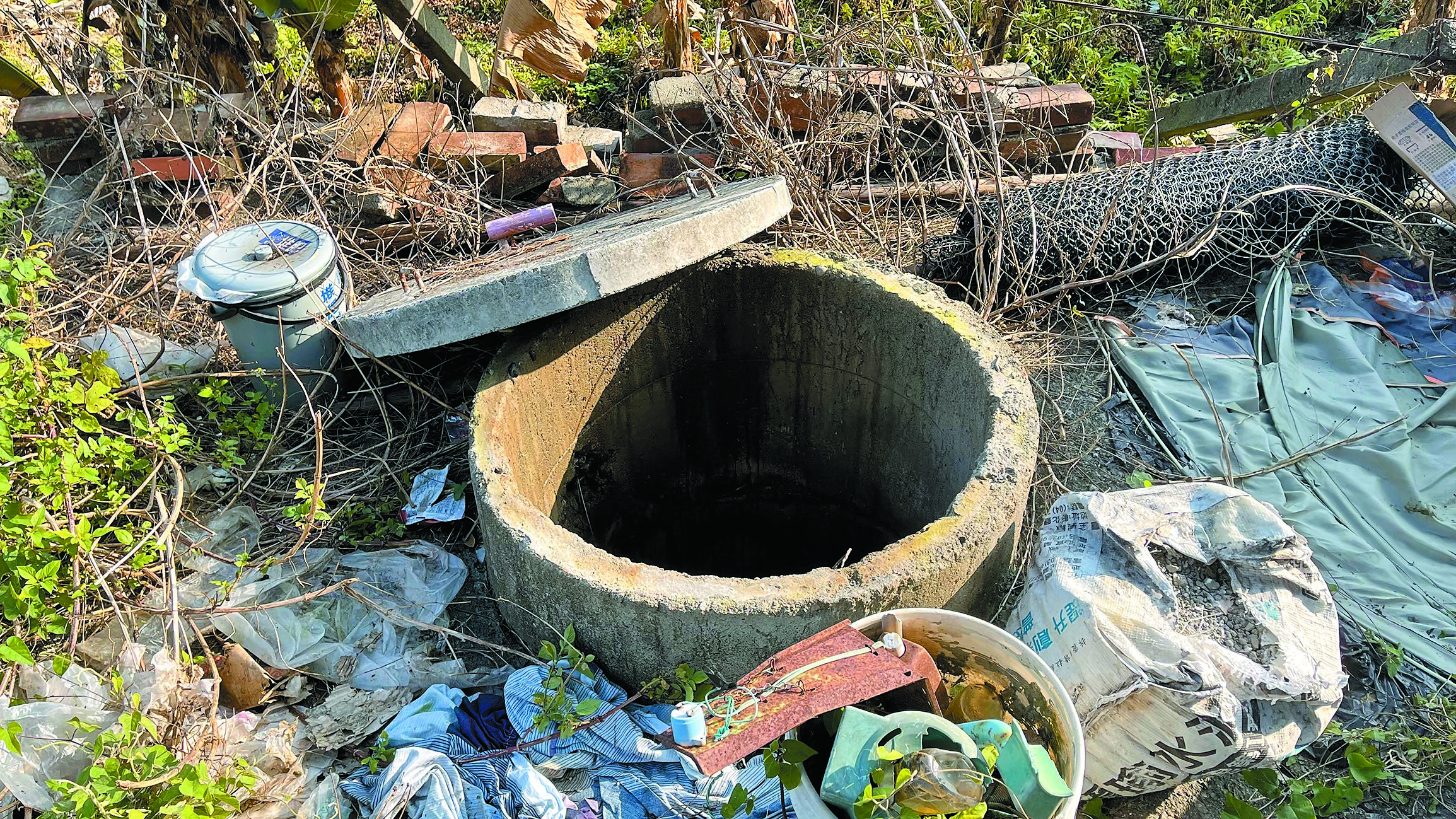 台中市石岡區某處古井傳出丟棄嬰屍案。(民眾提供/潘虹恩台中傳真) image
