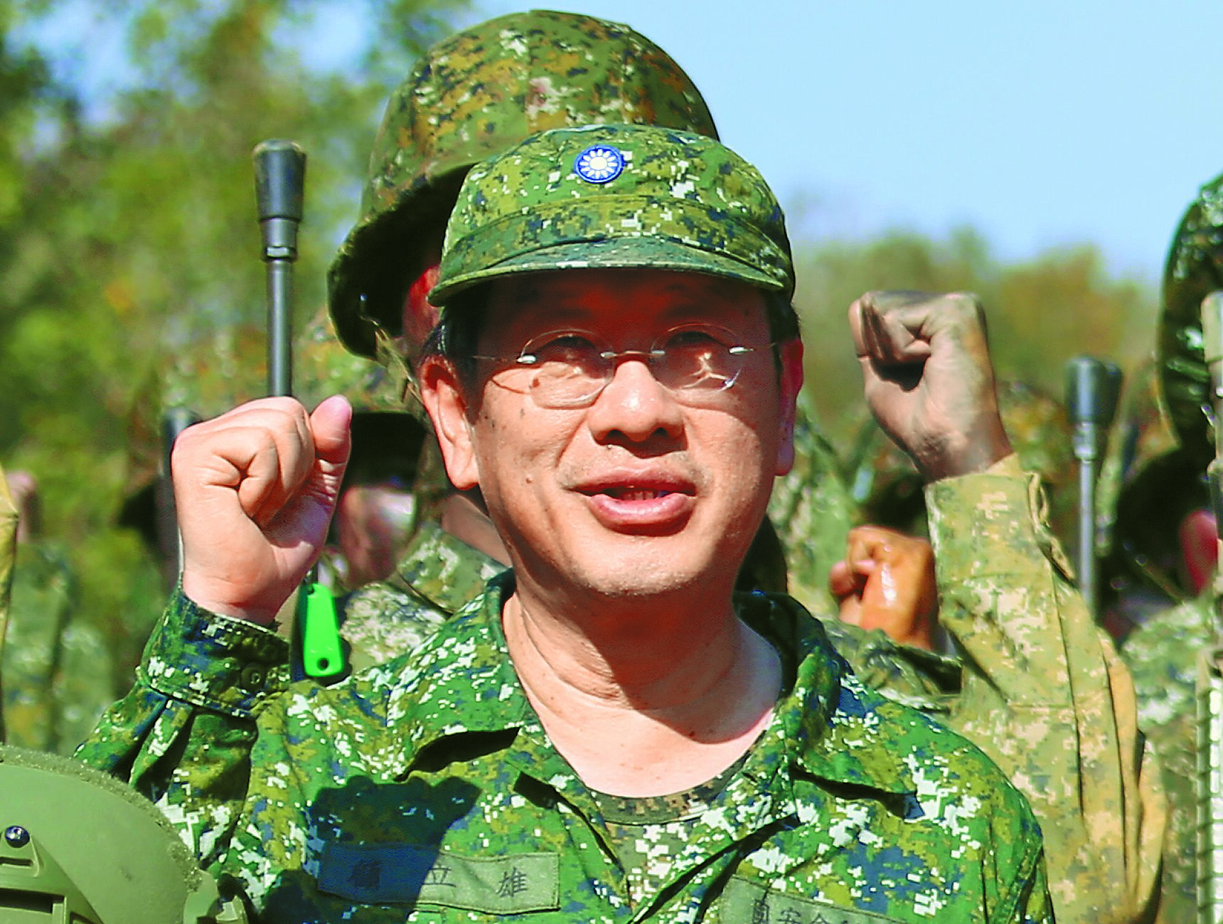 國安會祕書長顧立雄身穿迷彩軍裝陪同蔡英文總統,前往台中成功嶺營區,了解新兵入伍訓練接訓整備的情形。(本報資料照片) image