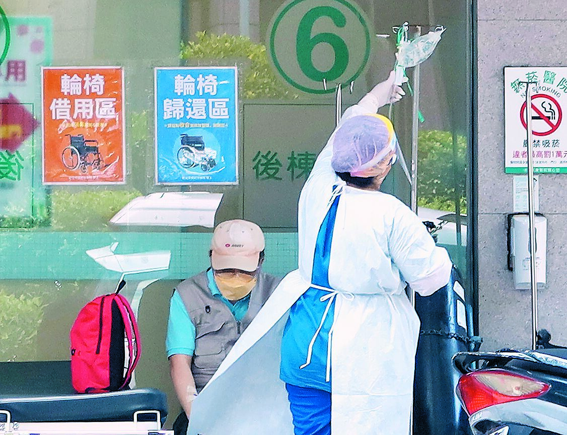 藥師公會全聯會接獲多家醫院反應,用於各類手術、透析、住院的生理食鹽水、葡萄糖等輸液都缺貨,恐影響住院與開刀病人。(本報資料照片)(示意圖,與新聞事件無關) image
