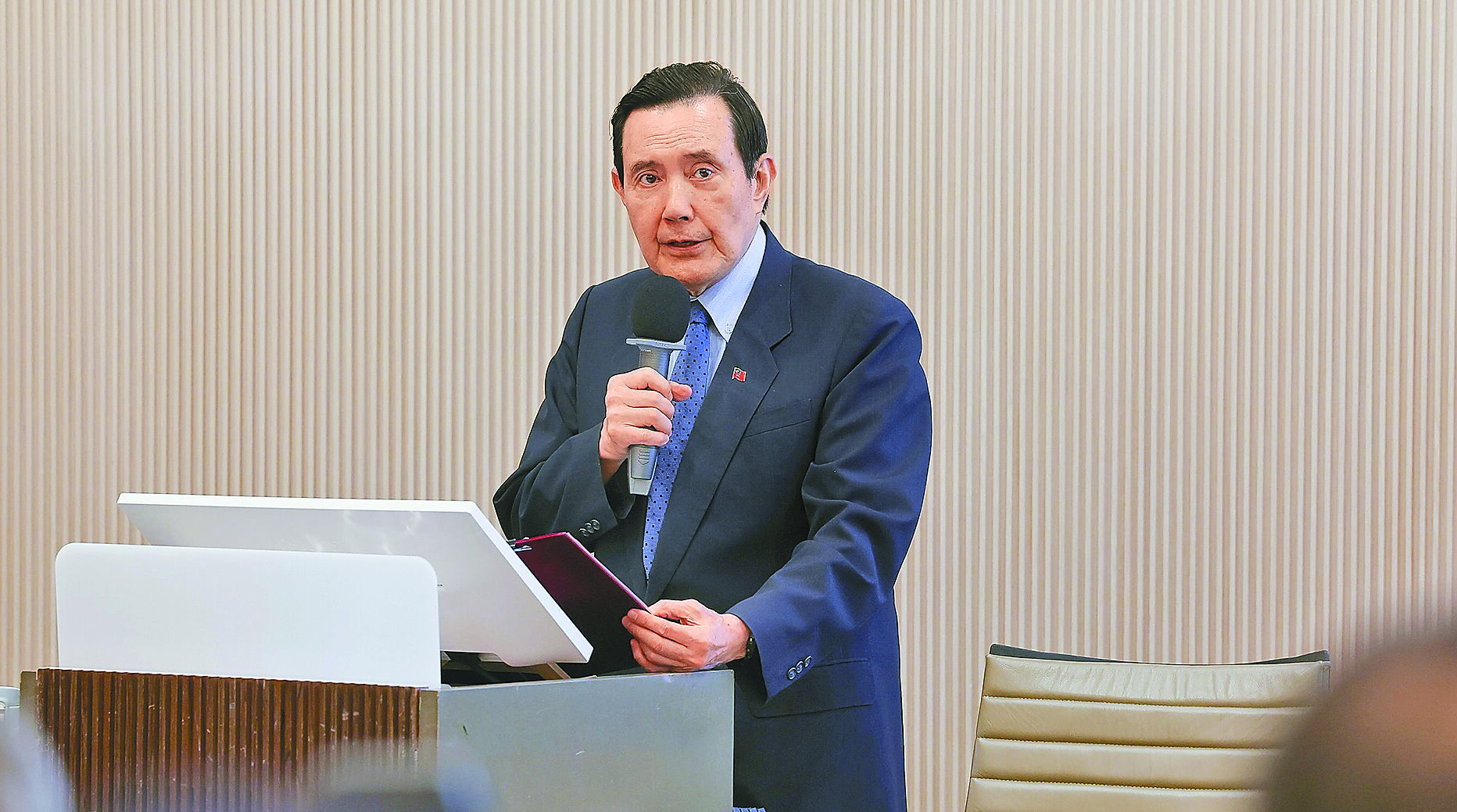 前總統馬英九21日痛批賴清德的說法是新「兩國論」,兩岸恐將面臨不可預測的風險和挑戰。(陳俊吉攝) image