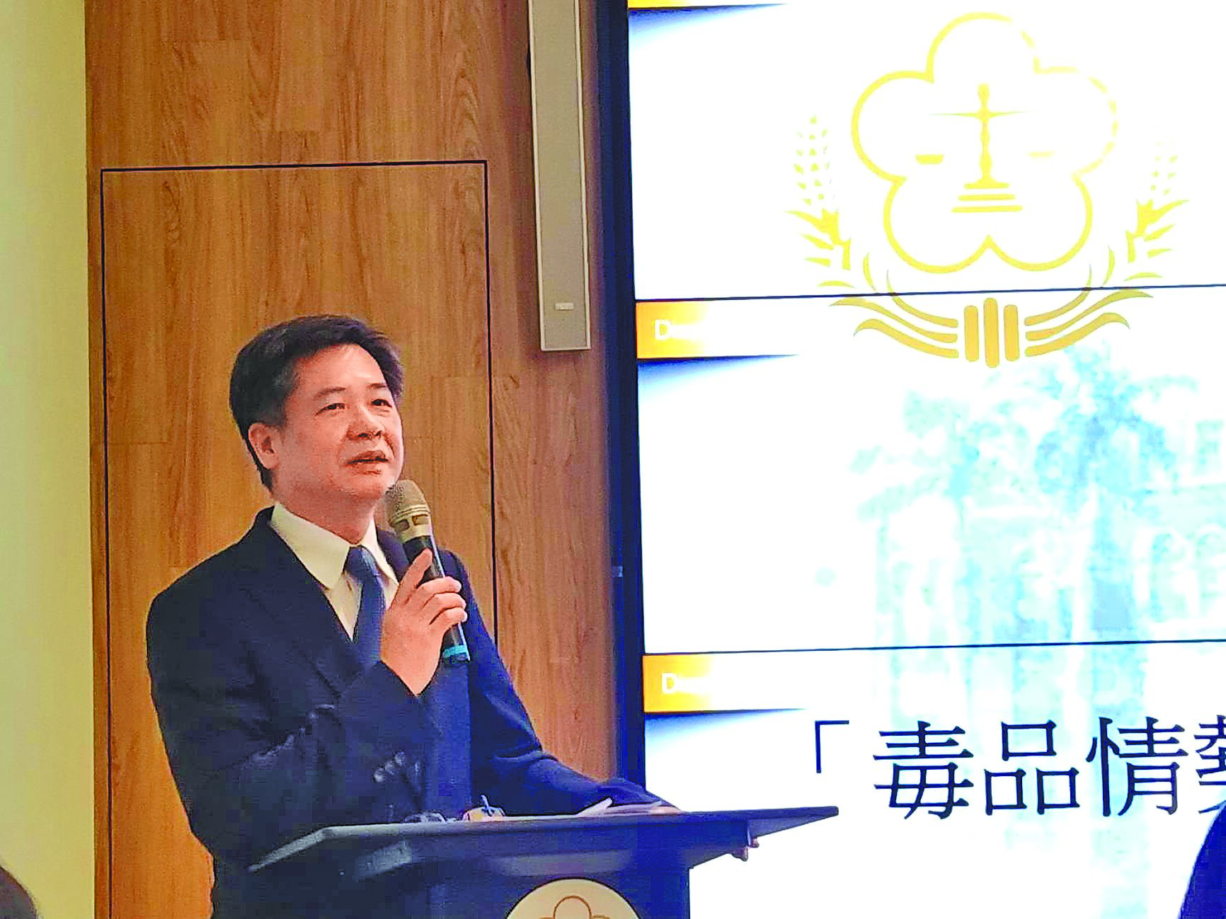 台灣高檢署6日舉行毒品情勢分析及示警發布記者會,主任檢察官王金聰說明。(陳志賢攝) image