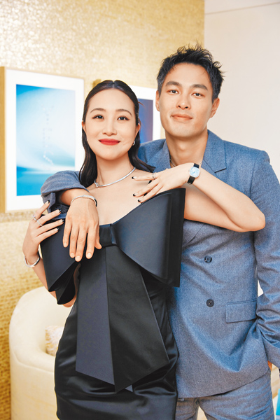 楊祐寧(右)和愛妻Melinda首度公開合體出席Tiffany台北101限時概念店開幕。(Tiffany & Co.提供) image