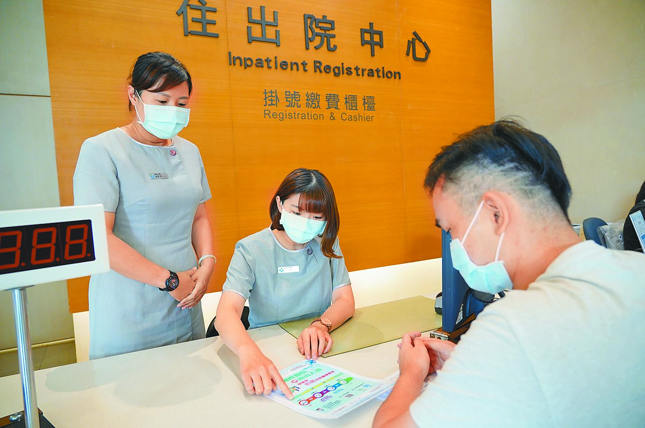 醫療自費項目多,保險業務員建議可透過定期檢視來加保所需保障。(本報資料照片) image