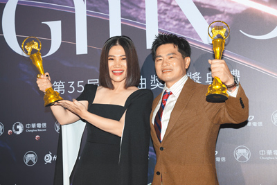 蘇明淵(右)、黃妃29日分別奪下本屆金曲獎「最佳台語男歌手獎」、「最佳台語女歌手獎」。◎攝影中心:陳俊吉、羅永銘、鄧博仁 image