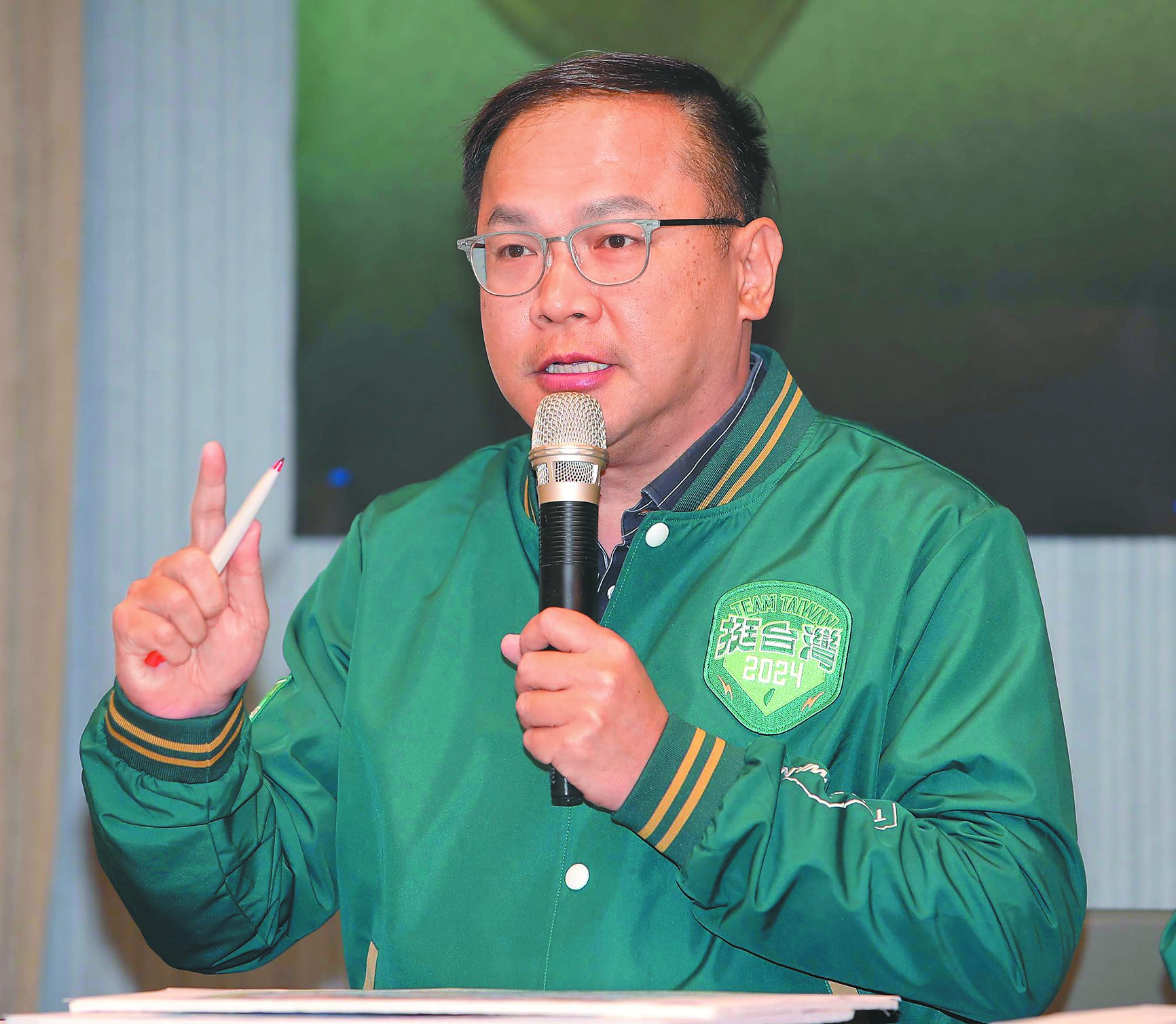 民進黨政策會執行長王義川在政論節目口誤,稱高雄茂林強降雨1400毫米,等於14公尺,當然會淹水。(本報資料照片) image