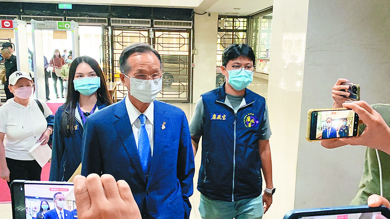 京華城案,台北地檢署13日指揮廉政署首度以證人身分約談當時都委會委員陳春銅等2人作證。(陳志賢攝) image