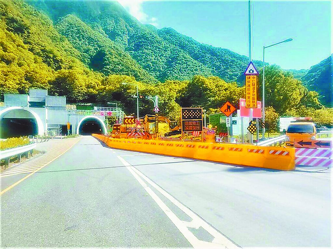 公路局表示,將在今年底前試辦蘇花改中仁隧道開放機車通行,試辦期6個月。(公路局提供/王志偉花蓮傳真) image