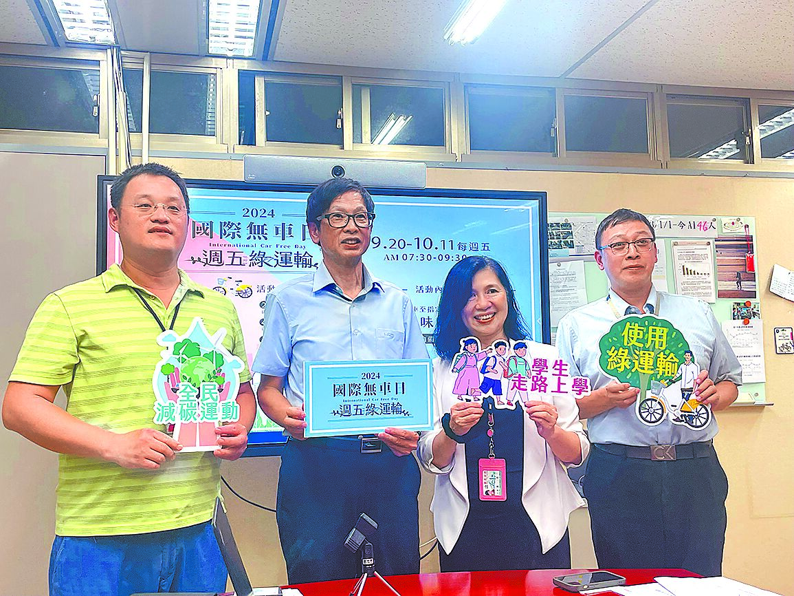 台北市交通局推出「周五綠運輸」活動,自20日至10月11日每周五上午7時30分起,民眾騎自行車至指定地點可免費換咖啡。(劉彥宜攝) image
