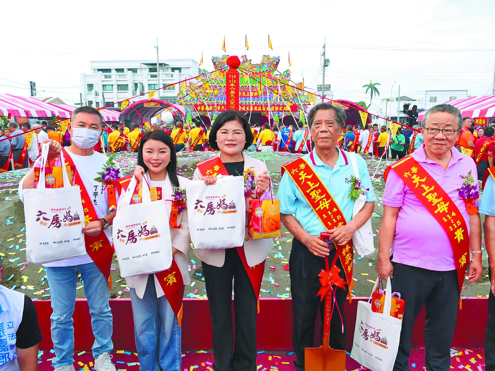 國家重要民俗「雲林六房媽過爐」,2025至2026年輪值股為土庫股,14日在雲林縣土庫鎮舉辦紅壇新建工程動土典禮時,爐主林奕圳(右二)表示,尋覓紅壇位址過程相當神奇,冥冥之中有如神助。(張朝欣攝) image
