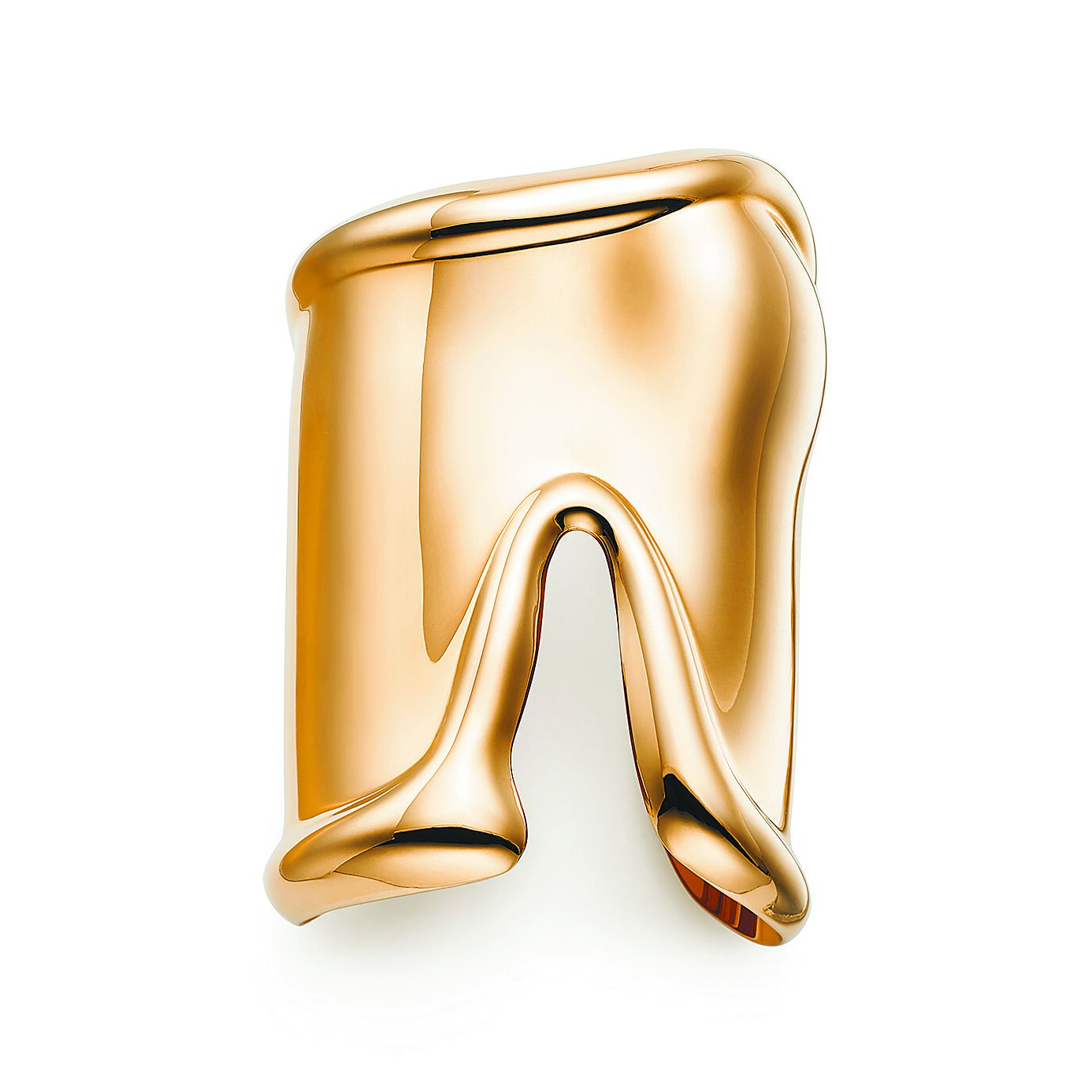 TIFFANY Elsa Peretti系列Split手環,約122萬5000元。(Tiffany & Co.提供) TIFFANY Elsa Peretti系列Split手環,約122萬5000元。(Tiffany & Co.提供)