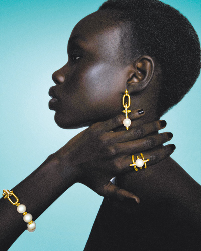 TIFFANY與菲董合作的Tiffany Titan by Pharrell Williams聯名珠寶珍珠耳環、手環與戒指。(Tiffany&Co.提供) TIFFANY與菲董合作的Tiffany Titan by Pharrell Williams聯名珠寶珍珠耳環、手環與戒指。(Tiffany&Co.提供)