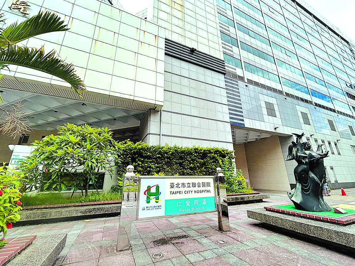 台北市聯合醫院近況因護理人力不足出現大量關床潮,造成民眾在急診等待病床,有議員指出其實並非沒有病床可以入住,而是沒有護理師可以照顧。(劉瑋晴攝) image