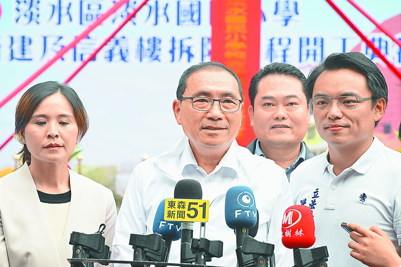 新北市長侯友宜(左二)21日表示,死刑是正義的最後一道防線,也是當前台灣社會的底線,絕對不能退讓。(呂健豪攝) image