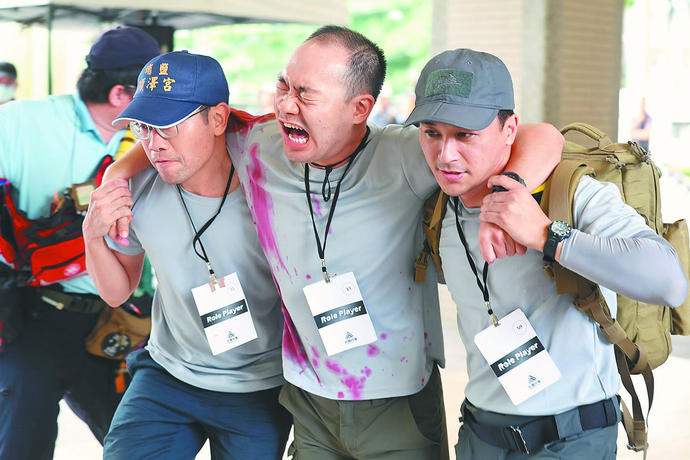 賴清德總統將於9月26日親自召開「全社會防衛韌性委員會」。民力訓練、醫療與避難為主軸之一。圖為民間非營利組織壯闊台灣聯盟14日舉辦《後盾行動日》跨單位災害應變演練,以擬真災害情境進行多元跨領域演練項目。(杜宜諳攝) image