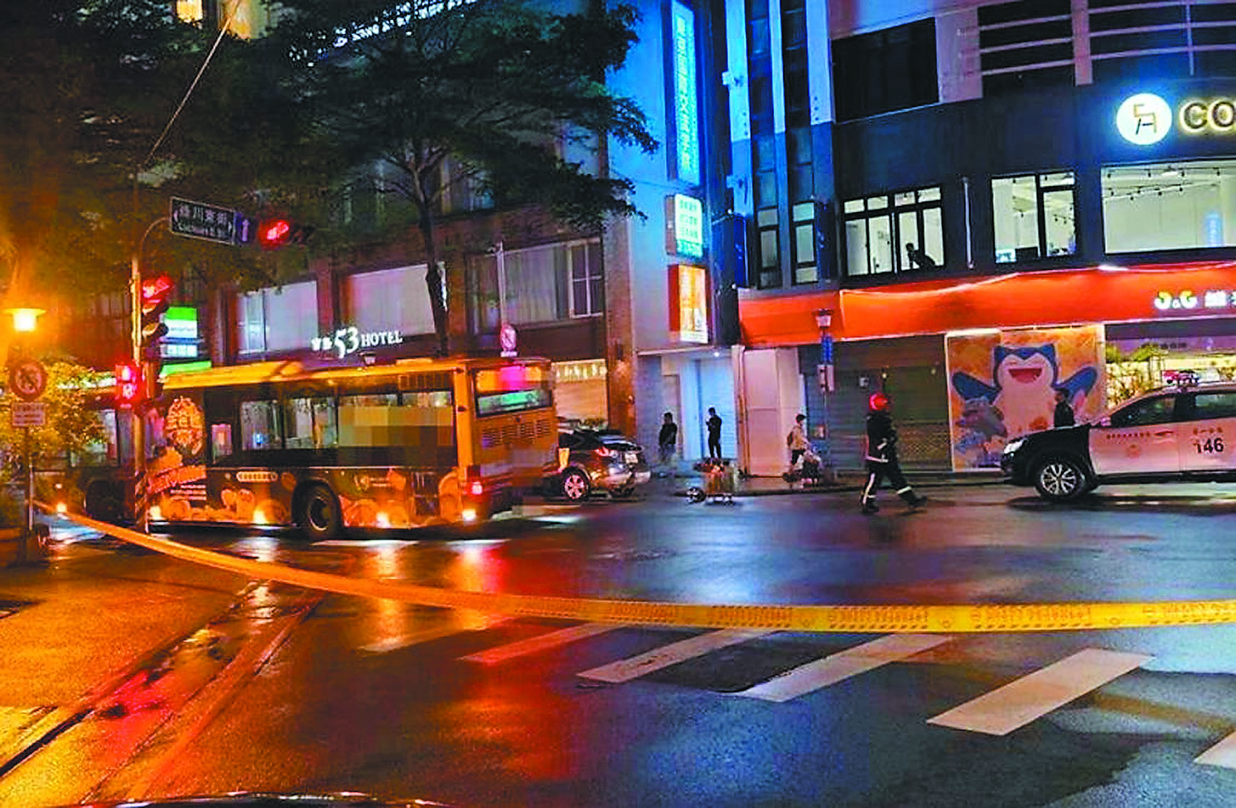 東海大學林姓女大生22日晚間走斑馬線過馬路卻遭巨業公司施姓司機駕駛的公車撞死。(本報資料照片) image