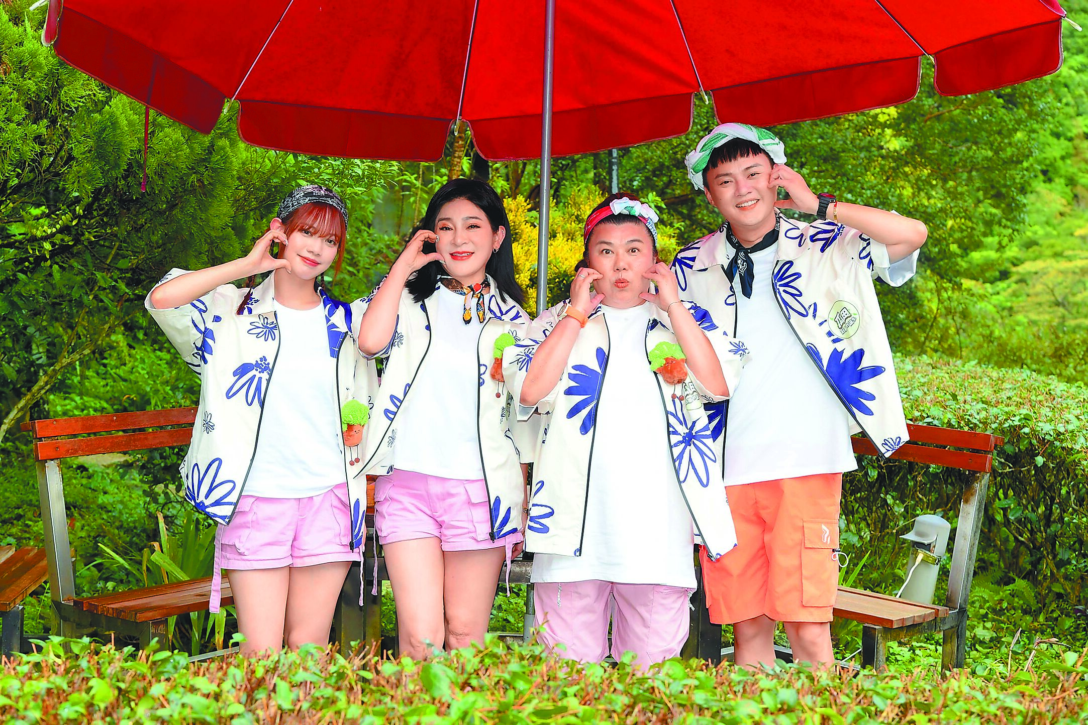 庭庭(左起)、王彩樺、林美秀、許富凱29日出席實境秀《瓜田冠軍的誕生》記者會。(三立提供) image